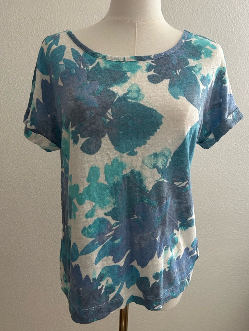 Cynthia Rowley 100% Linen Blue Floral Short Sleeve Top